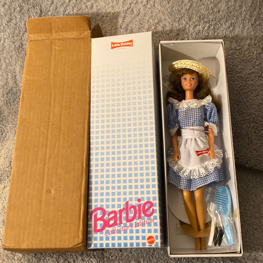 - NRFB.  Vintage Little Debbie Barbie Doll 🍿🥨